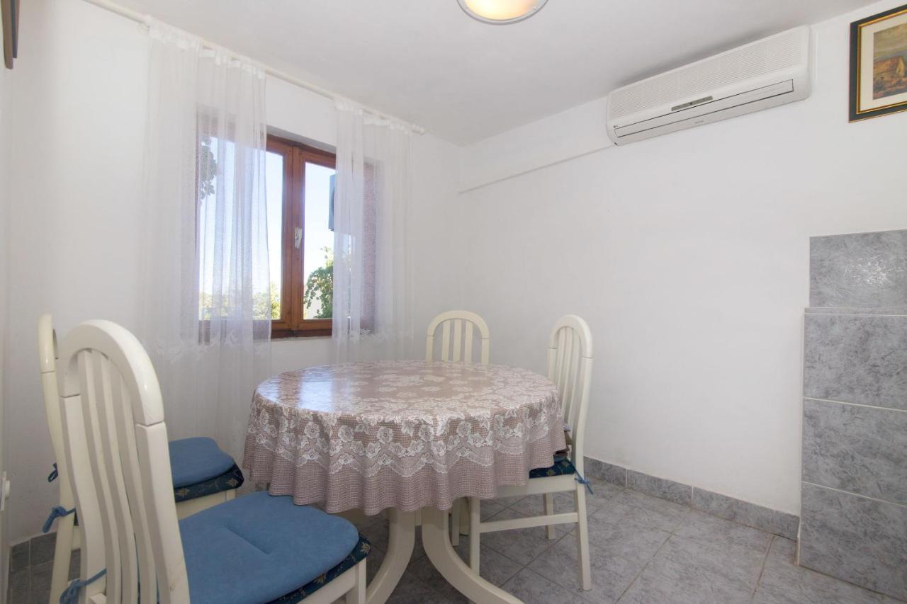 Apartments Jaksa Vis Bagian luar foto