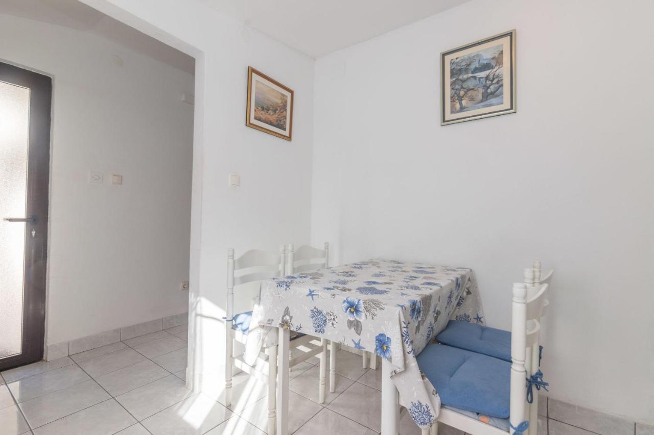 Apartments Jaksa Vis Bagian luar foto