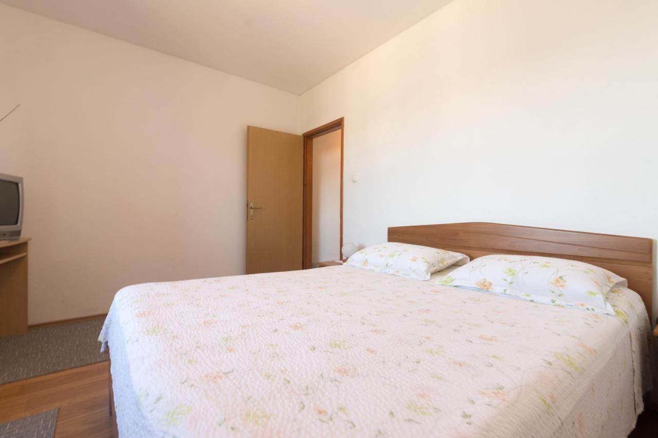 Apartments Jaksa Vis Bagian luar foto