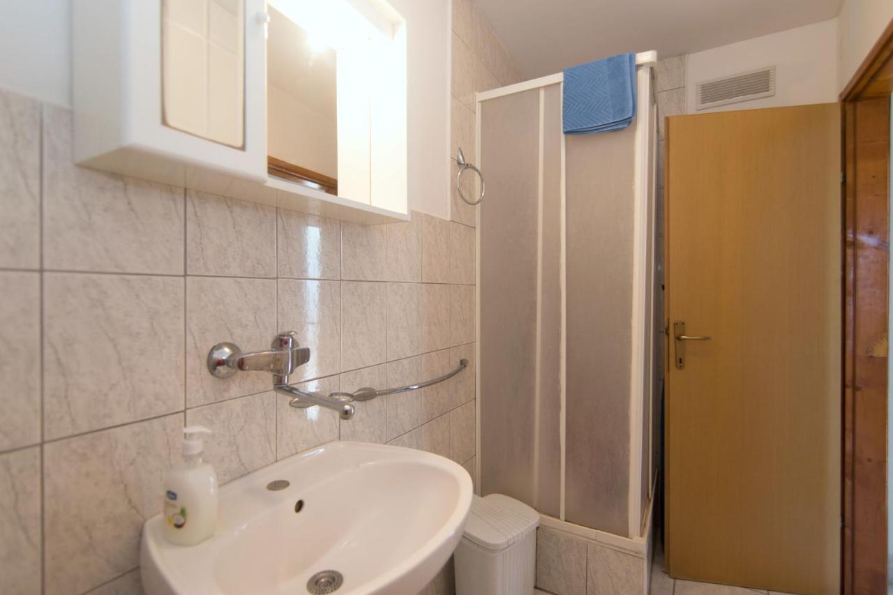 Apartments Jaksa Vis Bagian luar foto