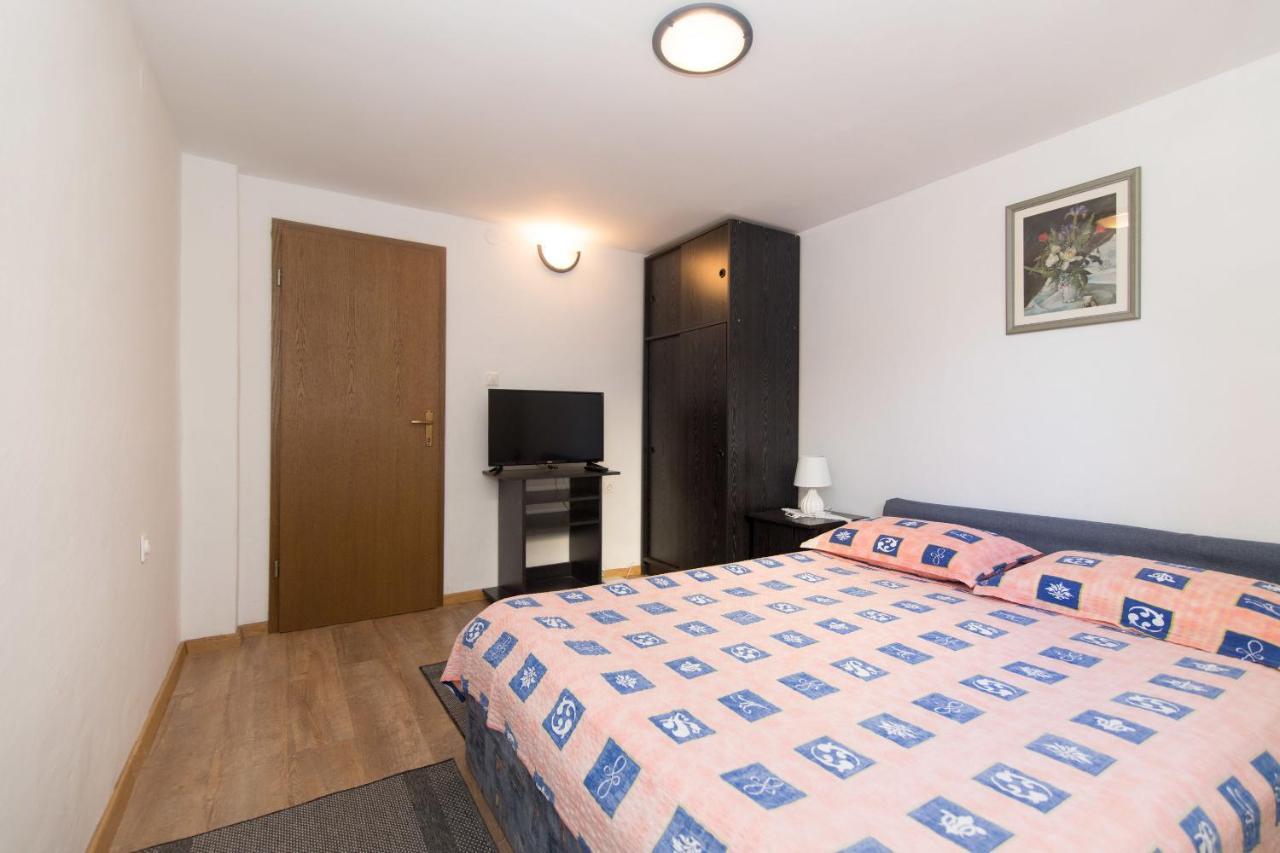 Apartments Jaksa Vis Bagian luar foto