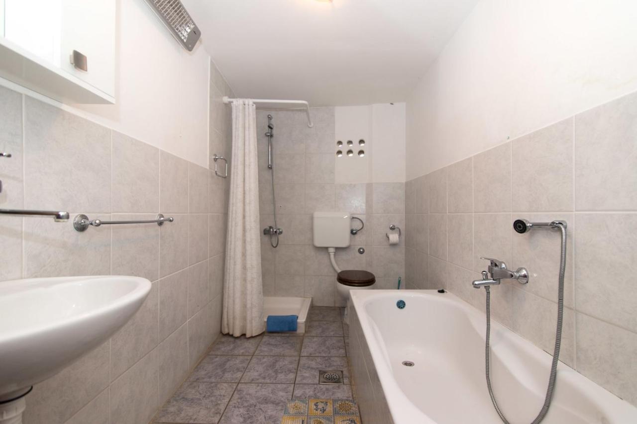 Apartments Jaksa Vis Bagian luar foto