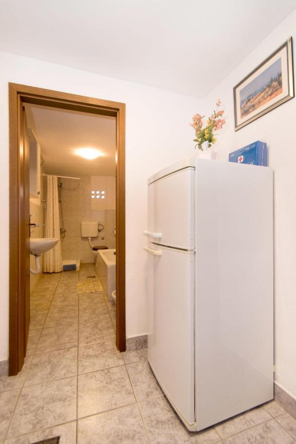 Apartments Jaksa Vis Bagian luar foto